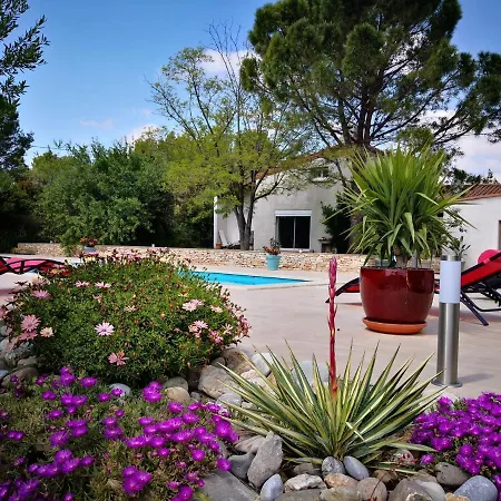 וילה With Pool In L Zignan Corbi Res