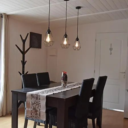 Tranquil With Pool Vila *